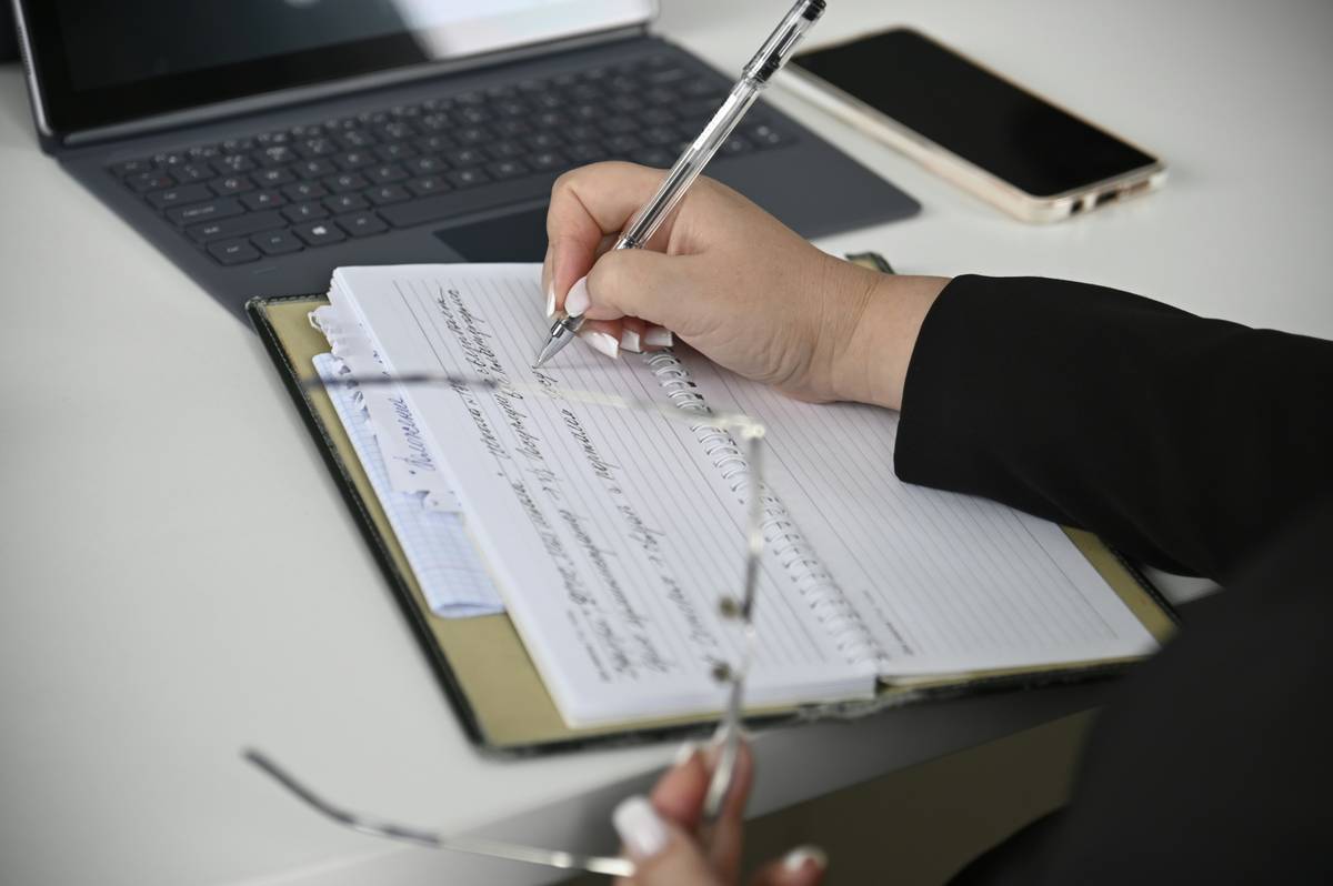 resume writing tips for changing careers showing a split-screen resume with old vs. optimized layout for career transition
